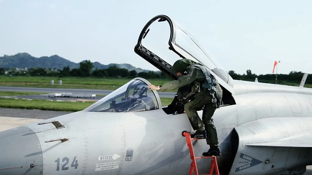 A PAF JF-17 Thunder