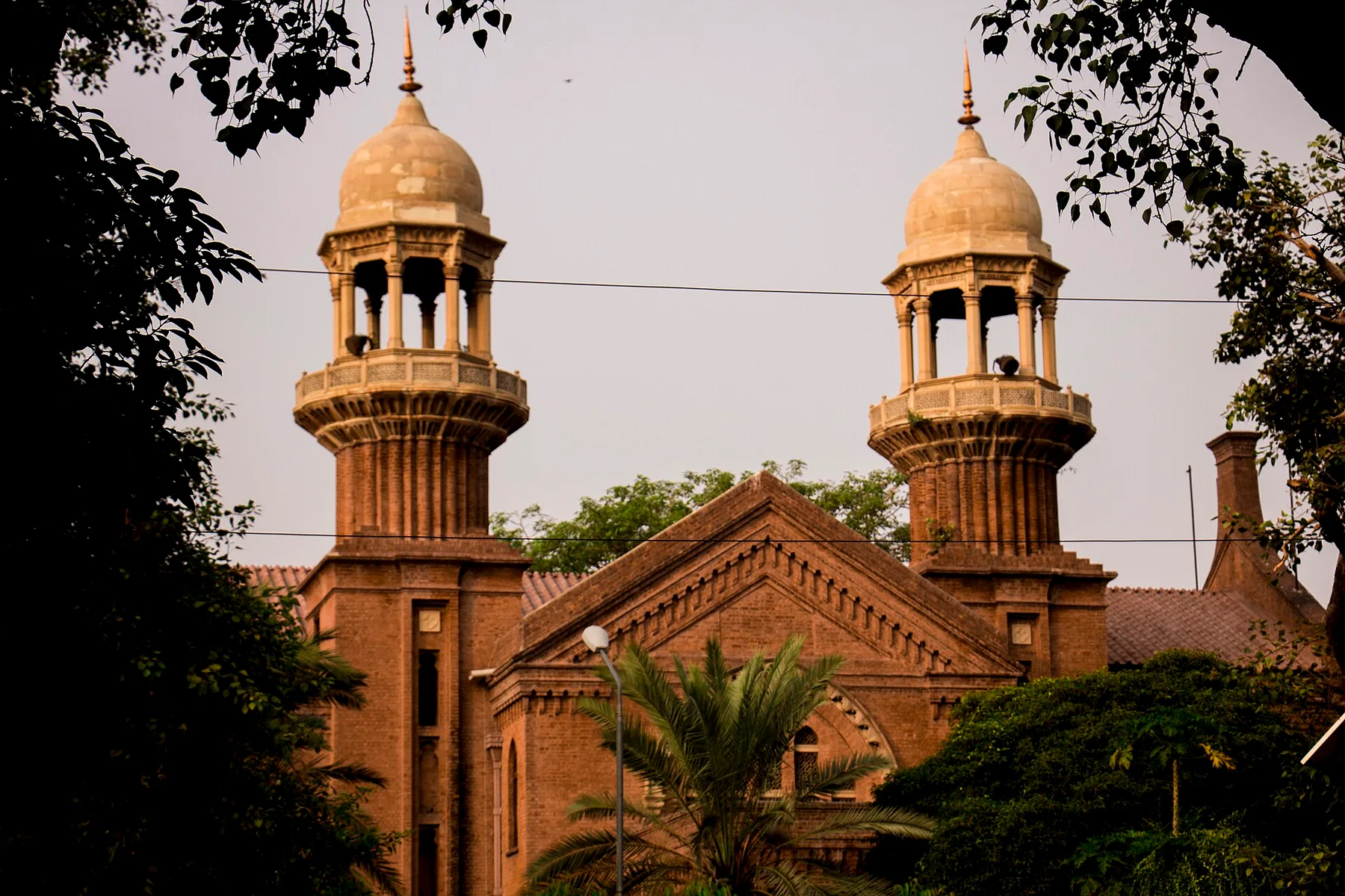 Meta glasses in Pakistan: LHC asks PTA and govt to reply by 8 October on ban plea