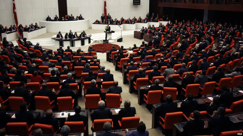Turkiye social media ban for under-15s starts 1 November: age checks and fines