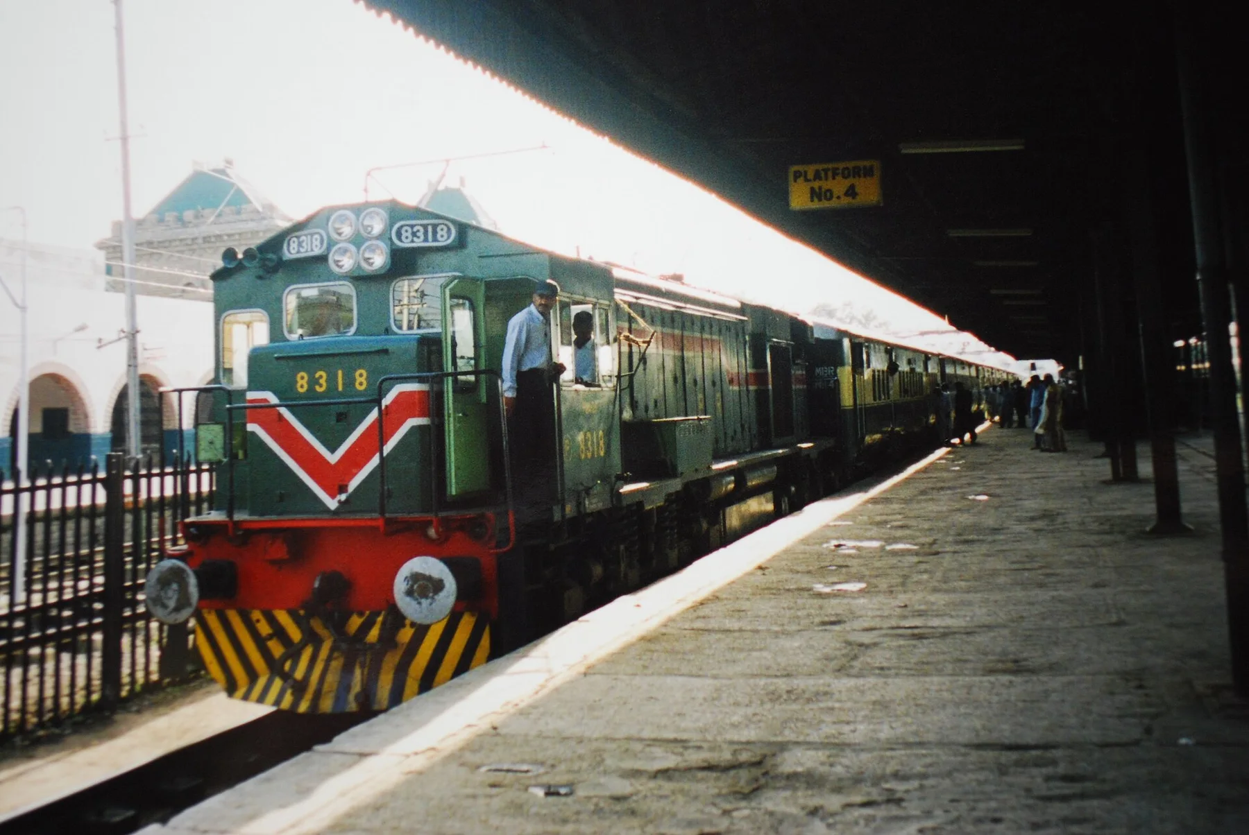 Pakistan Railways orders private train operators to accept passes, PTOs and concession cards
