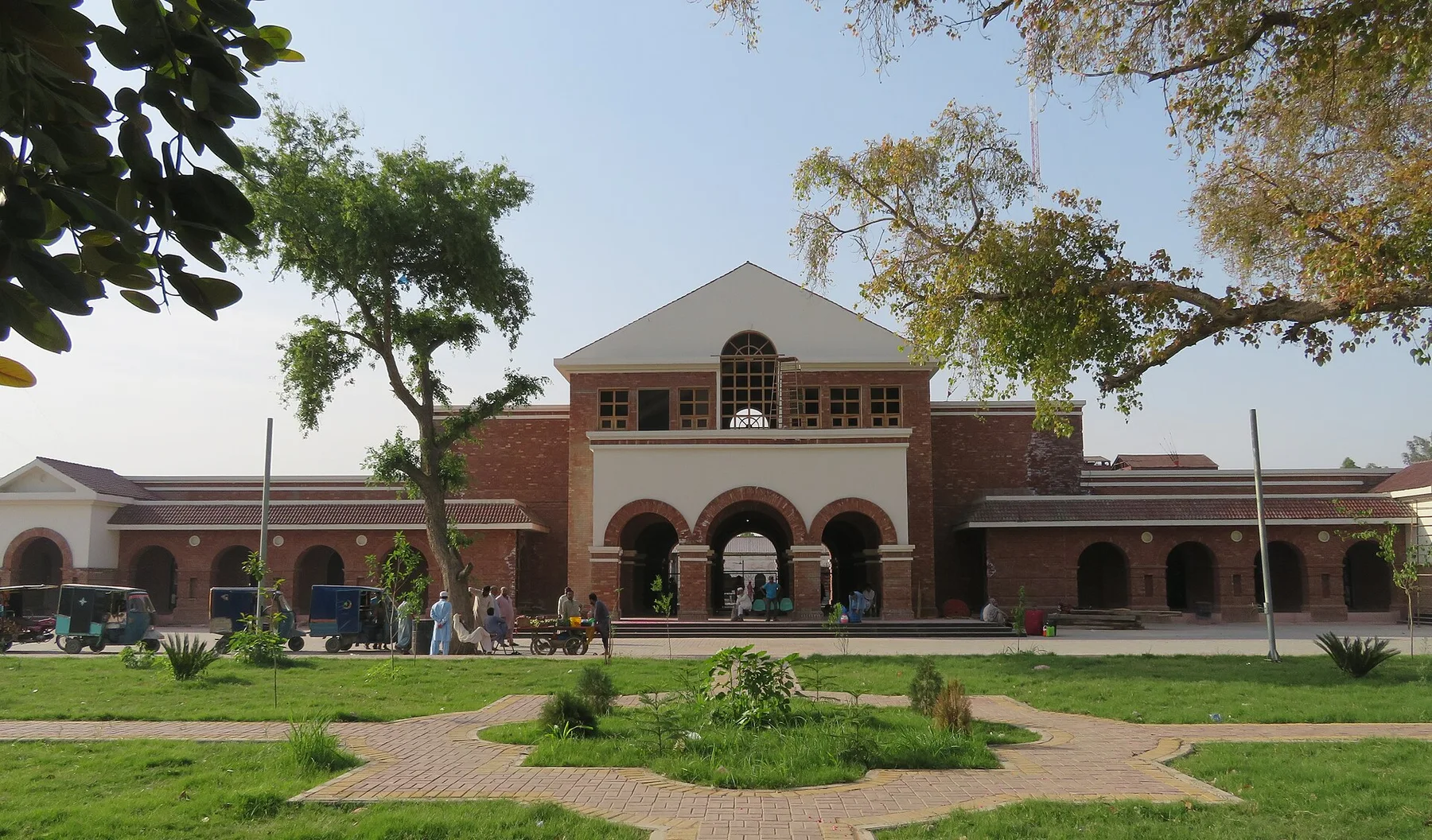 Sahiwal gets a sports arena, Model Saddar Bazaar and 27 km Sahiwal-Arifwala dual road: Rs 5.61 billion