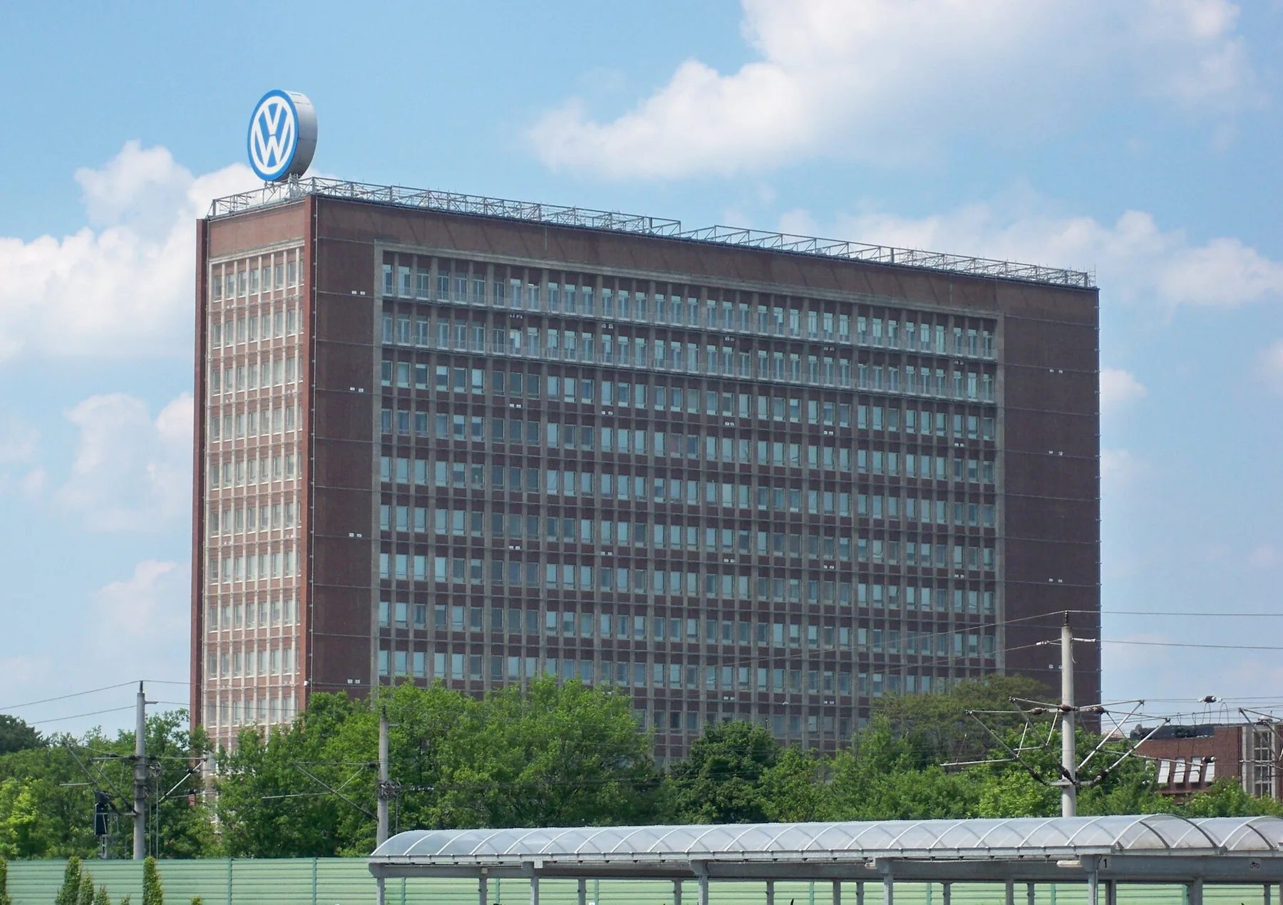 Volkswagen loses 5.8 billion euros in Q3 as China deliveries fall almost 40%