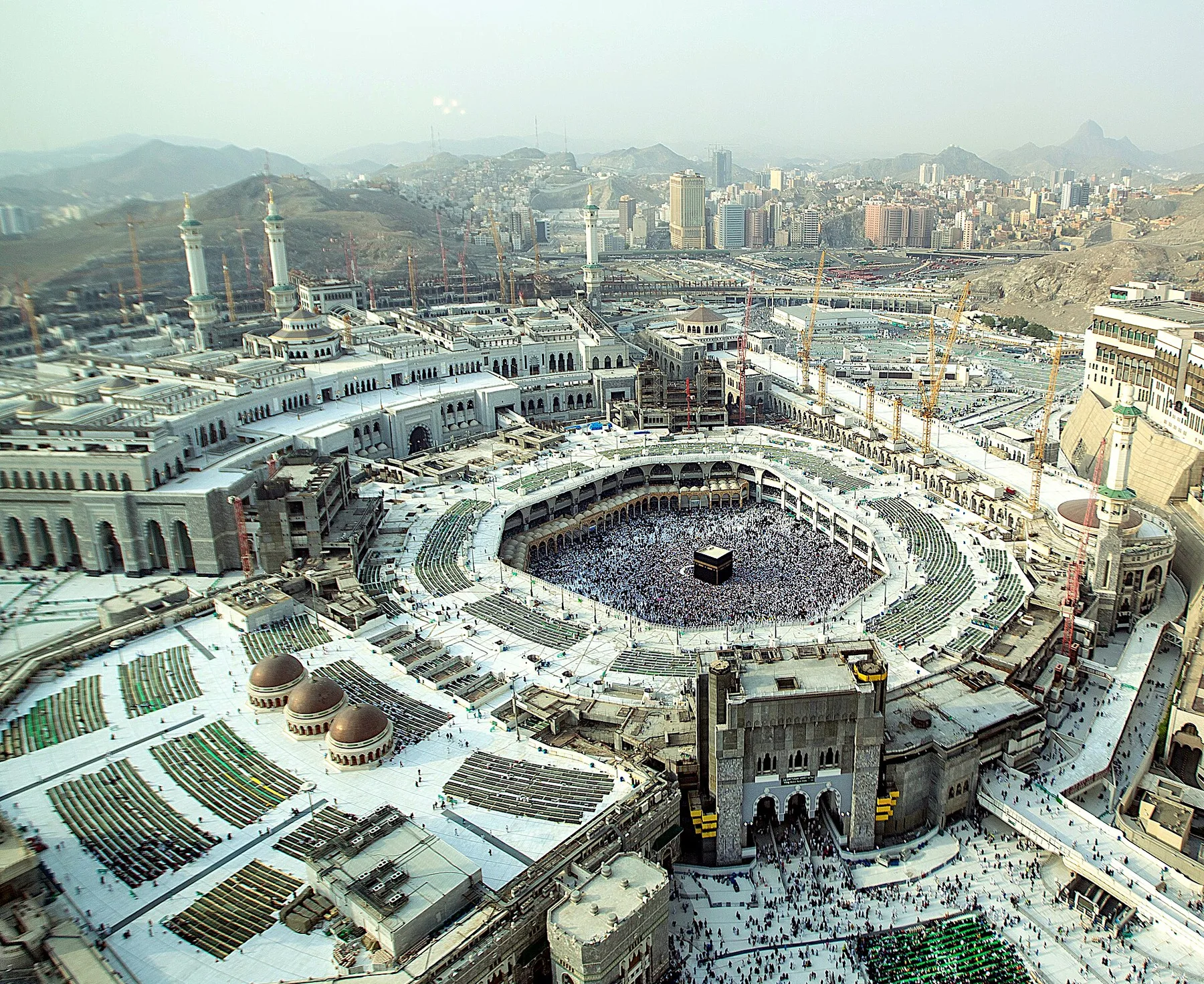 Aerial view of Masjid al-Haram in Makkah, pilgrims filling the courtyard around the Kaaba