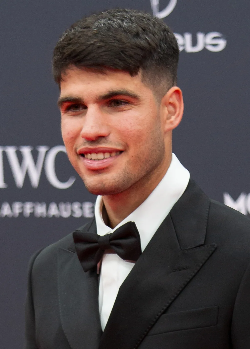 Alcaraz beats Cerundolo 6-3, 6-3 in Shanghai Masters opener, says new moustache is staying