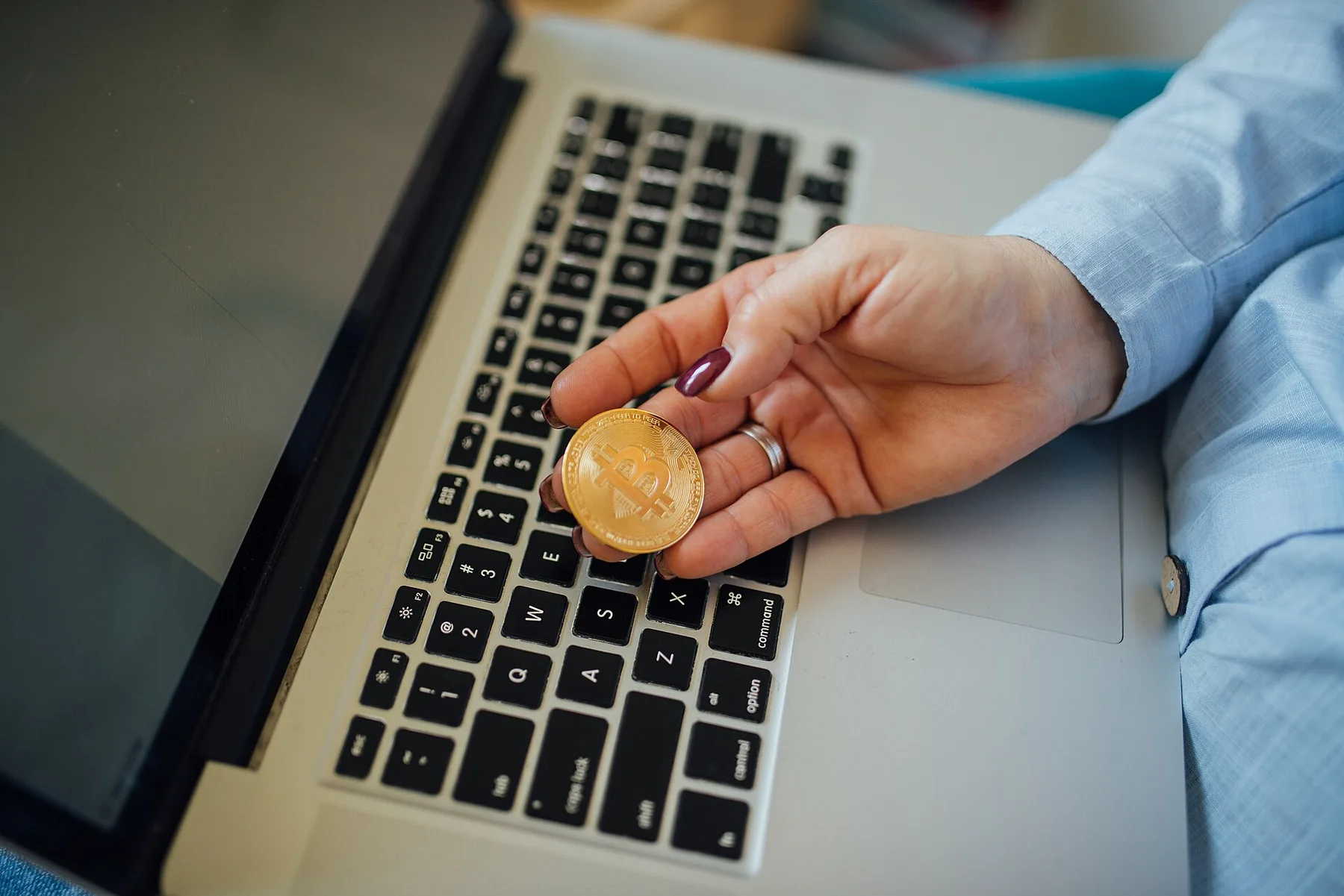 Bitcoin ETFs lose $635 million in a day, the most since June; Bitcoin near $81,700 (Rs 2.26 crore)